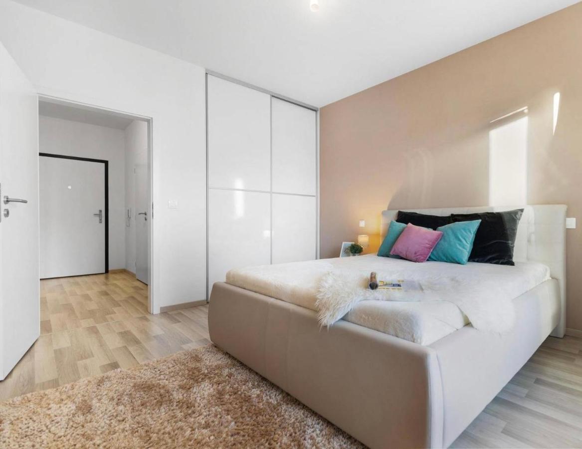 Sunflower - Modern Large Charming Apartment With Balcony Bratislava Luaran gambar