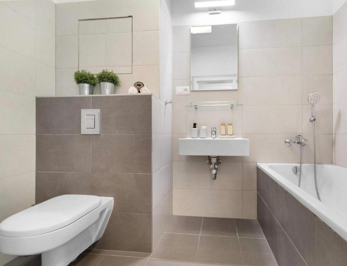 Sunflower - Modern Large Charming Apartment With Balcony Bratislava Luaran gambar