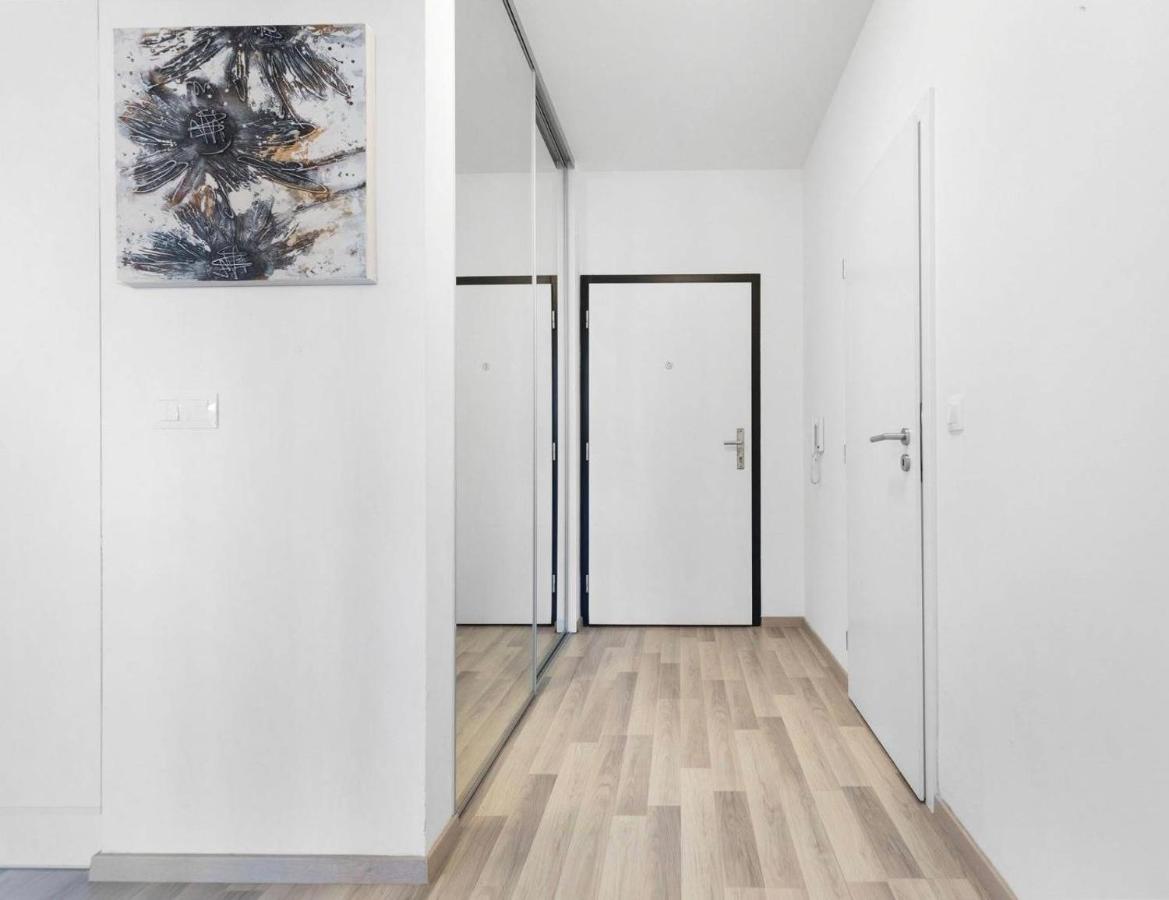 Sunflower - Modern Large Charming Apartment With Balcony Bratislava Luaran gambar
