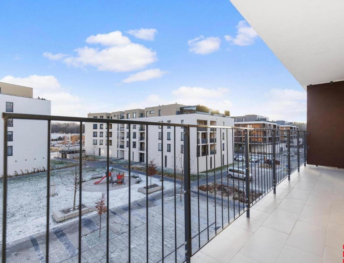 Sunflower - Modern Large Charming Apartment With Balcony Bratislava Luaran gambar